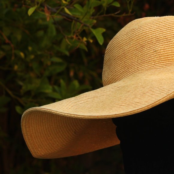 VINTAGE BIG-LARGE WOVEN BEACH-SUN HAT IN CREAM main image 4